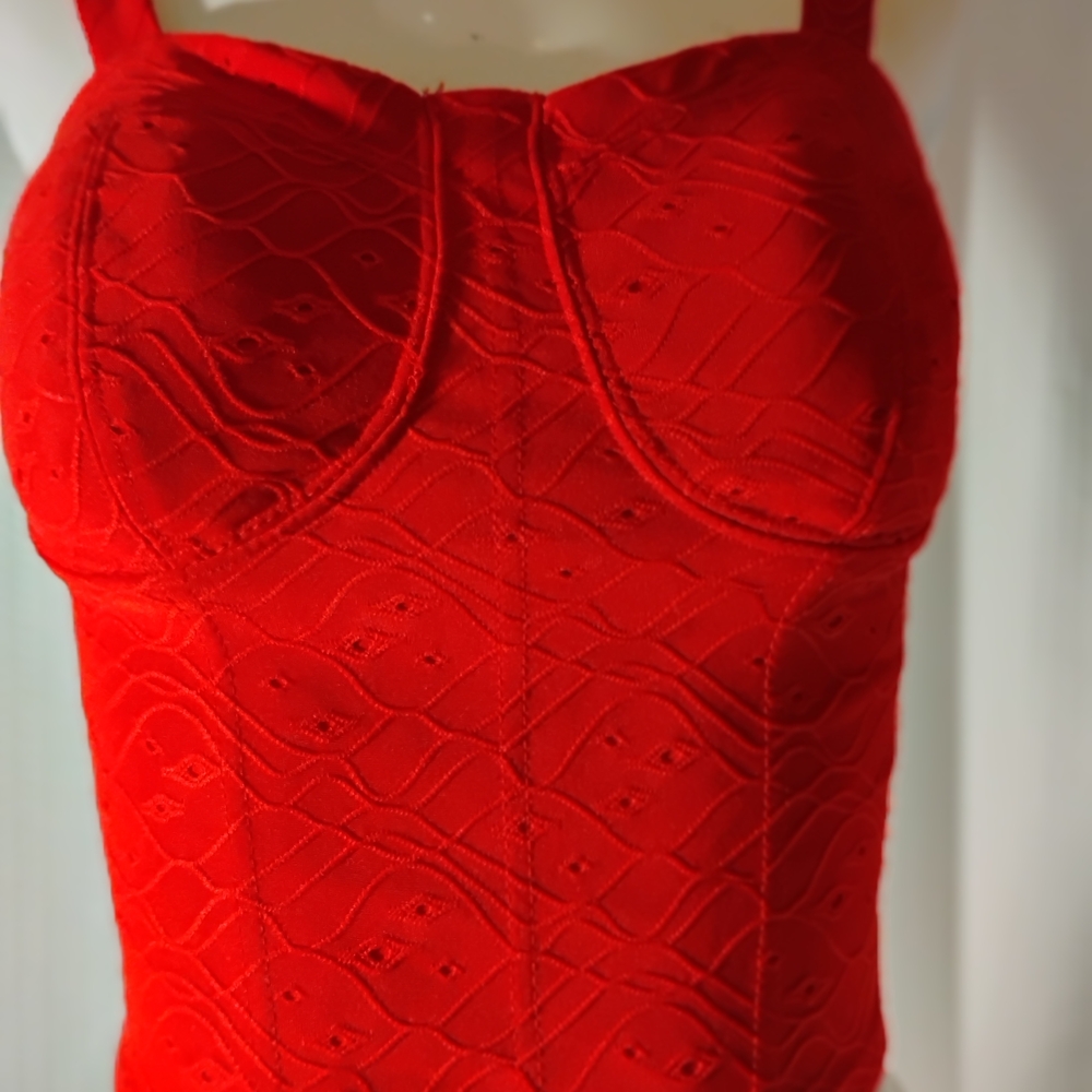 No Boundaries Scarlet Lace Top Sixe M